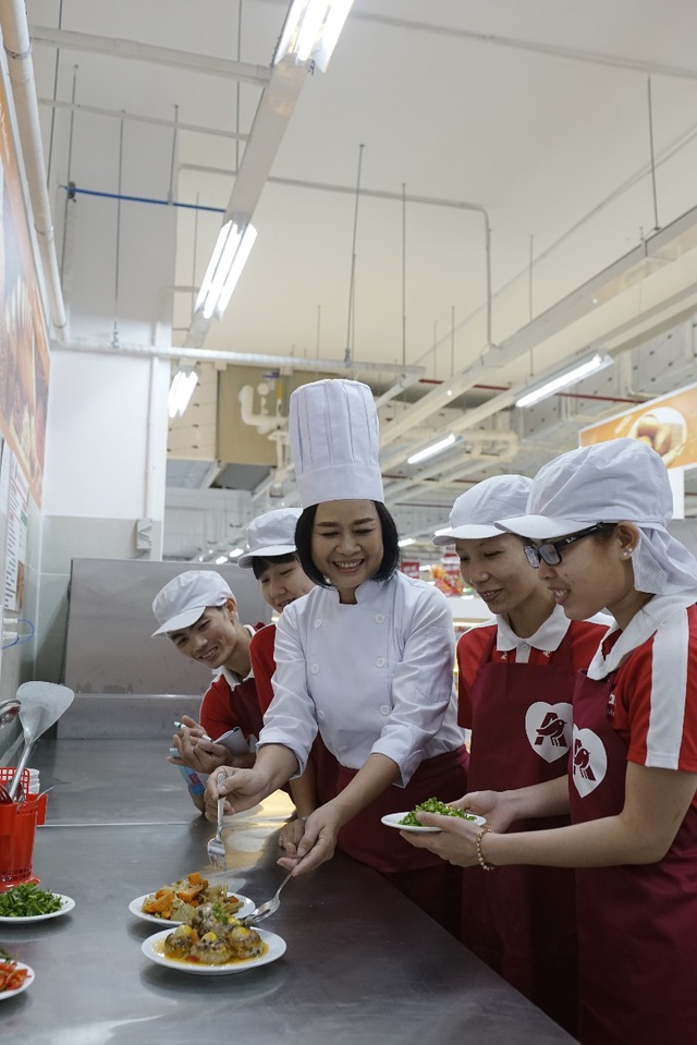 C&ocirc; Diệu Thảo &ldquo;t&aacute;i xuất&rdquo; với dự &aacute;n ẩm thực mới - Ảnh 2.