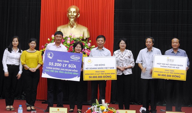 Vinamilk đem sữa đến với trẻ em v&ugrave;ng lũ tại H&agrave; Tĩnh v&agrave; Quảng B&igrave;nh - Ảnh 5.