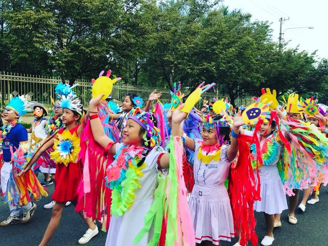Muôn ngàn sắc màu lễ hội carnival trên đường phố Tam Kỳ, Quảng Nam - Ảnh 2.