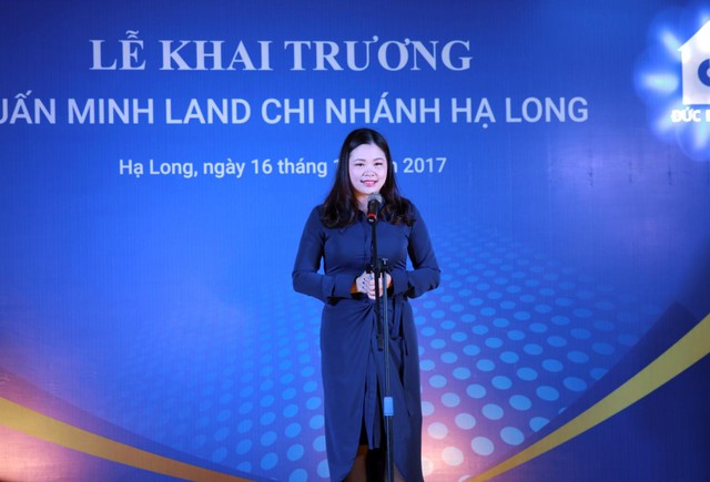 Bà Đinh Thị Ngọc Minh phát biểu tại buổi lễ và dành lời tri ân sâu sắc tới Quý khách mời đã luôn đồng hành, ủng hộ Tuấn Minh Land