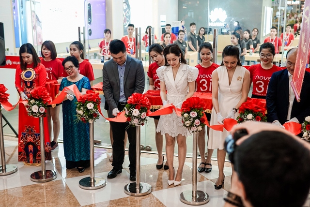 Cửa hàng trải nghiệm đầu tiên của Huawei đã có mặt ở Hà Nội: Mate RS Porsche Design, Matebook X Pro và hơn thế nữa… - Ảnh 12.