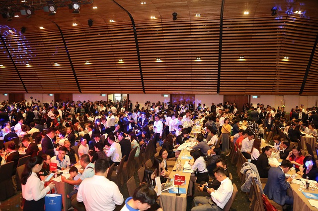 Gần 2.000 khách hàng chen chân tham dự Lễ công bố dự án Sunshine City Sài Gòn - Ảnh 2.