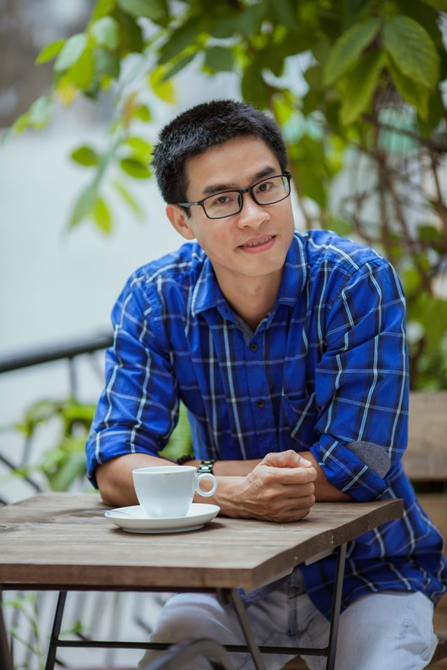 Nhà thơ Nguyễn Phong Việt ra mắt tác phẩm để những trái tim ngừng tổn thương - Ảnh 1. Nhà thơ Nguyễn Phong Việt ra mắt tác phẩm để những trái tim ngừng tổn thương - Ảnh 1.