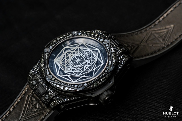 Hublot Sang Bleu – Khi nghệ thuật chế tác đồng hồ hoà vào dòng chảy đương đại - Ảnh 5. Hublot Sang Bleu – Khi nghệ thuật chế tác đồng hồ hoà vào dòng chảy đương đại - Ảnh 5.