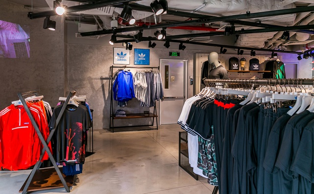 Đột nhập không gian cửa hàng siêu chất của adidas tại Bitexco - Ảnh 10. Đột nhập không gian cửa hàng siêu chất của adidas tại Bitexco - Ảnh 10.