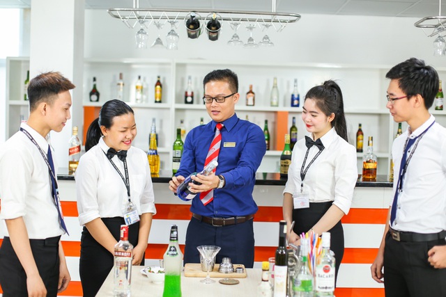 Chọn đúng trường đại học để có việc làm ngay khi chưa tốt nghiệp - Ảnh 1. Chọn đúng trường đại học để có việc làm ngay khi chưa tốt nghiệp - Ảnh 1.