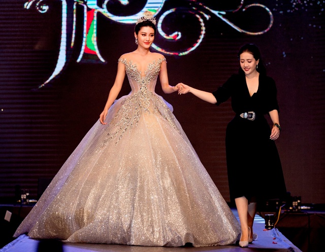 Hồ Ngọc Hà, Huyền My đẹp lộng lẫy, náo loạn trên sân khấu show diễn của Joli Poli - Ảnh 6. Hồ Ngọc Hà, Huyền My đẹp lộng lẫy, náo loạn trên sân khấu show diễn của Joli Poli - Ảnh 6.
