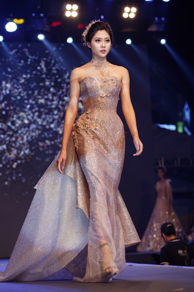 Hồ Ngọc Hà, Huyền My đẹp lộng lẫy, náo loạn trên sân khấu show diễn của Joli Poli - Ảnh 8. Hồ Ngọc Hà, Huyền My đẹp lộng lẫy, náo loạn trên sân khấu show diễn của Joli Poli - Ảnh 8.
