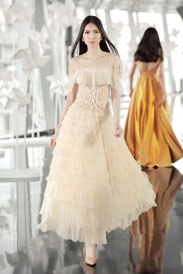 Sau fashion show cực thành công, NTK Chung Thanh Phong bất ngờ tiết lộ bí mật sau hậu trường - Ảnh 10. Sau fashion show cực thành công, NTK Chung Thanh Phong bất ngờ tiết lộ bí mật sau hậu trường - Ảnh 10.