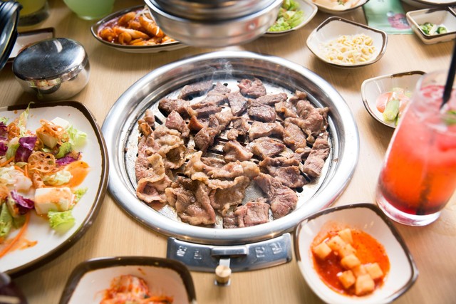 Dân sành ăn Bình Thạnh, Q.1 có thêm địa điểm “sống ảo” ở quán thịt nướng Hàn Quốc - Ảnh 2.