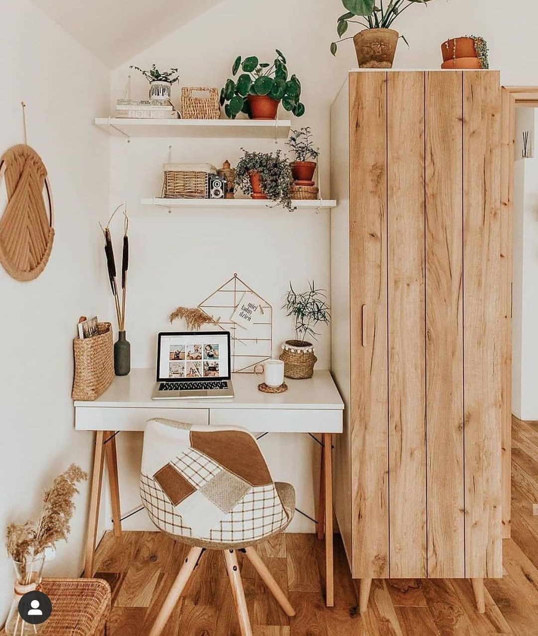 Bàn trang điểm giá rẻ từ 700k chị em sắm về làm đẹp cho chanh sả - Ảnh 3. Bàn trang điểm giá rẻ từ 700k chị em sắm về làm đẹp cho chanh sả - Ảnh 3.