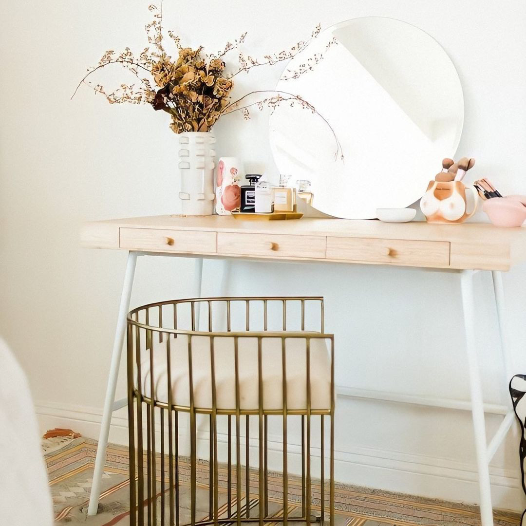 Bàn trang điểm giá rẻ từ 700k chị em sắm về làm đẹp cho chanh sả - Ảnh 2. Bàn trang điểm giá rẻ từ 700k chị em sắm về làm đẹp cho chanh sả - Ảnh 2.