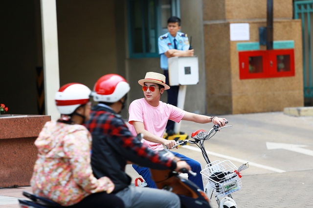 Nụ hôn bất ngờ khiến VJ Nam Hee "sững sờ" 1 Nụ hôn bất ngờ khiến VJ Nam Hee "sững sờ" 1