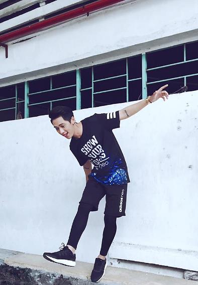Ấn tượng với phong cách năng động của Tronie - Ảnh 4. Ấn tượng với phong cách năng động của Tronie - Ảnh 4.