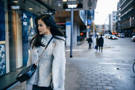 Đông Nhi gợi ý hô biến phong cách cực trendy cho cô nàng tóc đen cổ điển - Ảnh 1. Đông Nhi gợi ý hô biến phong cách cực trendy cho cô nàng tóc đen cổ điển - Ảnh 1.