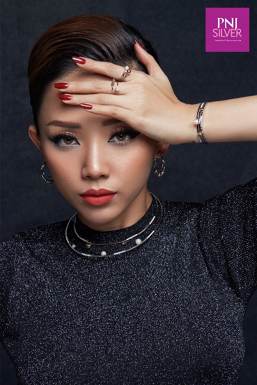 Giải mã sức hút từ BST “Her Time” với thiết kế ngọc trai chủ đạo - Ảnh 1. Giải mã sức hút từ BST “Her Time” với thiết kế ngọc trai chủ đạo - Ảnh 1.