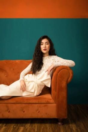 Helly Tống - Nàng thơ mùa lễ hội trong BST đầm liền xòe của Cocosin - Ảnh 6. Helly Tống - Nàng thơ mùa lễ hội trong BST đầm liền xòe của Cocosin - Ảnh 6.