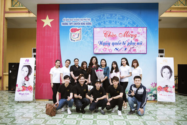 Magic Skin, Magic Mom “tung chiêu” khiến 1.000 nữ sinh đất Tổ cười vui như hội - Ảnh 7.