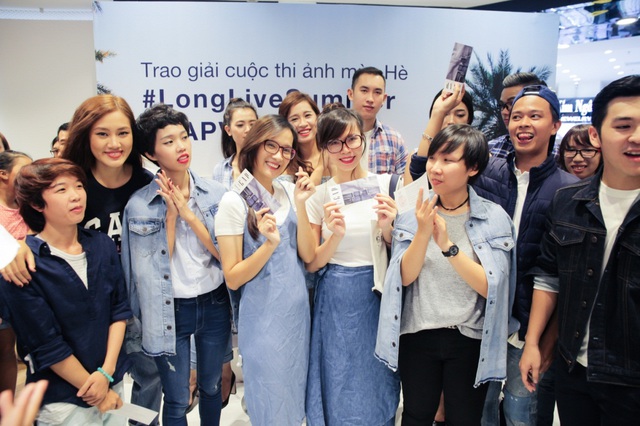 Vũ Cát Tường và hàng trăm fan khuấy động sự kiện GAP - Ảnh 10. Vũ Cát Tường và hàng trăm fan khuấy động sự kiện GAP - Ảnh 10.