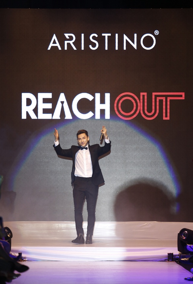 Kim Lý cùng mẫu tây đầy nam tính, cuốn hút trong BST Reach-out - Ảnh 2. Kim Lý cùng mẫu tây đầy nam tính, cuốn hút trong BST Reach-out - Ảnh 2.