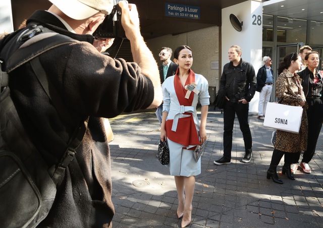 Cô gái Việt hội ngộ loạt fashionista đình đám thế giới tại Paris Fashion Week - Ảnh 13. Cô gái Việt hội ngộ loạt fashionista đình đám thế giới tại Paris Fashion Week - Ảnh 13.