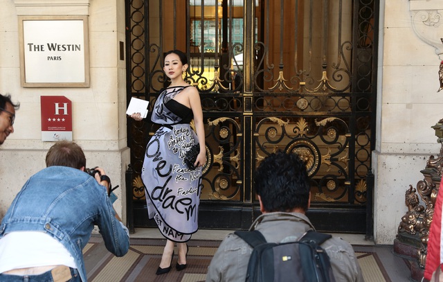 Cô gái Việt hội ngộ loạt fashionista đình đám thế giới tại Paris Fashion Week - Ảnh 14. Cô gái Việt hội ngộ loạt fashionista đình đám thế giới tại Paris Fashion Week - Ảnh 14.