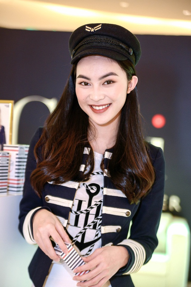Helly Tống, Đông Nhi bắt kịp xu hướng mới nhất với thiết kế của TommyxGigi - Ảnh 2. Helly Tống, Đông Nhi bắt kịp xu hướng mới nhất với thiết kế của TommyxGigi - Ảnh 2.