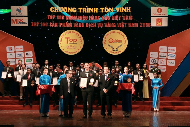 MC Phan Anh bất ngờ xuất hiện tại lễ trao giải cho Doanh nghiệp vàng Việt Nam với tư cách doanh nhân - Ảnh 2.