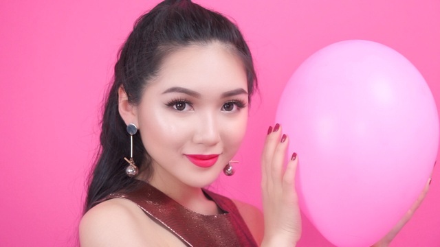 Cùng Beauty blogger Chloe Nguyễn biến hóa phong cách với 4 màu son lì - Ảnh 11. Cùng Beauty blogger Chloe Nguyễn biến hóa phong cách với 4 màu son lì - Ảnh 11.