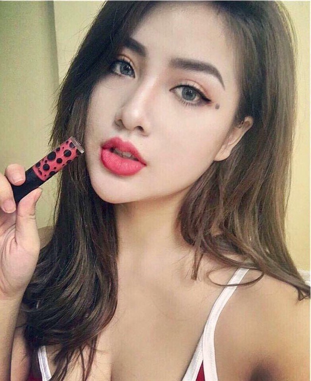 Smile 25 Lip Manicure Xu hướng son kem đang khiến loạt hot girl mê mẩn - Ảnh 5. Smile 25 Lip Manicure Xu hướng son kem đang khiến loạt hot girl mê mẩn - Ảnh 5.