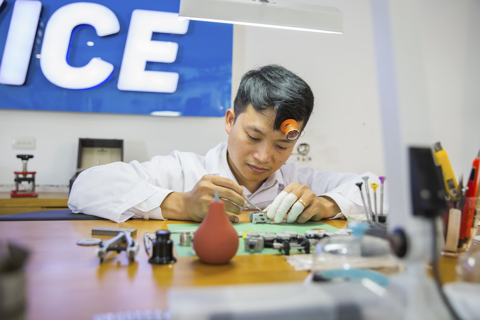 Thẩm định đồng hồ ở Hà Nội: “Lật mặt” đồng hồ giả siêu tinh vi, giống thật 99% - Ảnh 4.