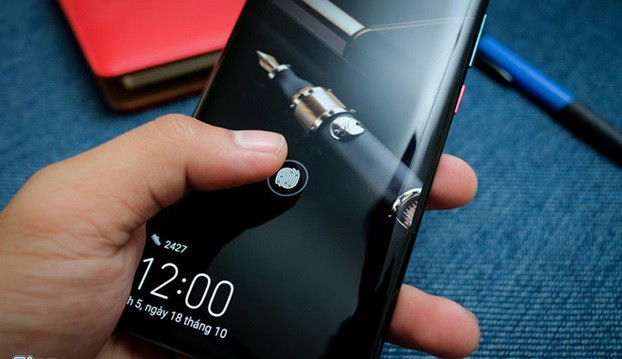 Cảm biến vân tay dưới màn hình, điểm khác biệt của Huawei Mate 20 Pro - Ảnh 2.