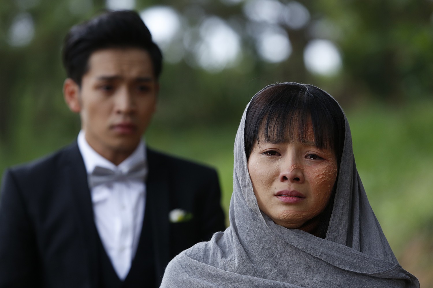 “Hoa Cúc vàng trong bão”: Hồi chuông cảnh tỉnh lối sống buông thả của một bộ phận giới trẻ ngày nay - Ảnh 5. “Hoa Cúc vàng trong bão”: Hồi chuông cảnh tỉnh lối sống buông thả của một bộ phận giới trẻ ngày nay - Ảnh 5.