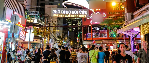 Thỏa sức Countdown, ch&agrave;o mừng năm mới tại phố T&acirc;y B&ugrave;i Viện - Ảnh 1.