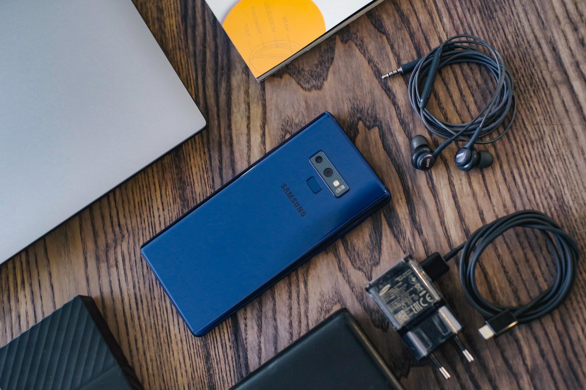 Galaxy Note9 là smartphone đầu tiên cho người dùng cảm giác không cần sạc, không cần laptop, không cần ổ cứng di động mà vẫn trải nghiệm phà phà - Ảnh 1. Galaxy Note9 là smartphone đầu tiên cho người dùng cảm giác không cần sạc, không cần laptop, không cần ổ cứng di động mà vẫn trải nghiệm phà phà - Ảnh 1.