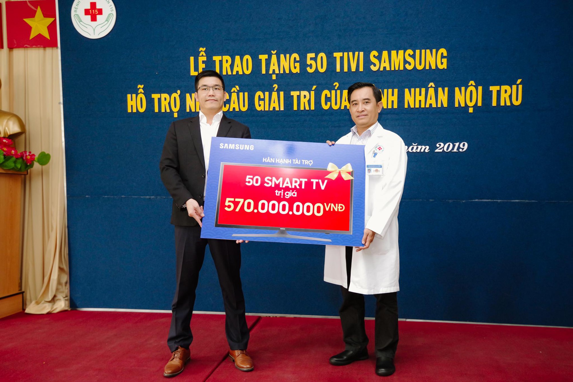 Bệnh nhân phấn khởi cổ động Asian Cup trước thềm Tết 2019 - Ảnh 5.