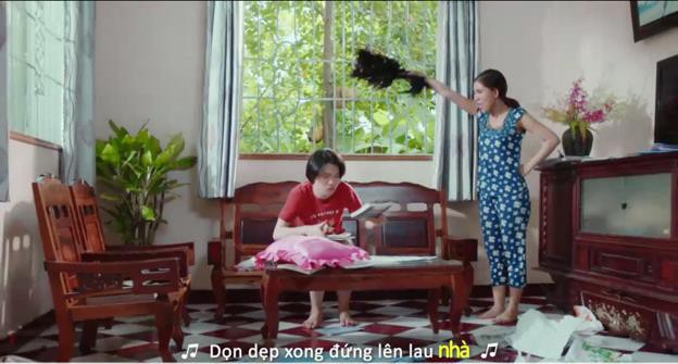 Lên voi xuống chó, trợ lý quốc dân Quang Trung bị Hồ Quang Hiếu rượt đuổi trong clip mới - Ảnh 1.