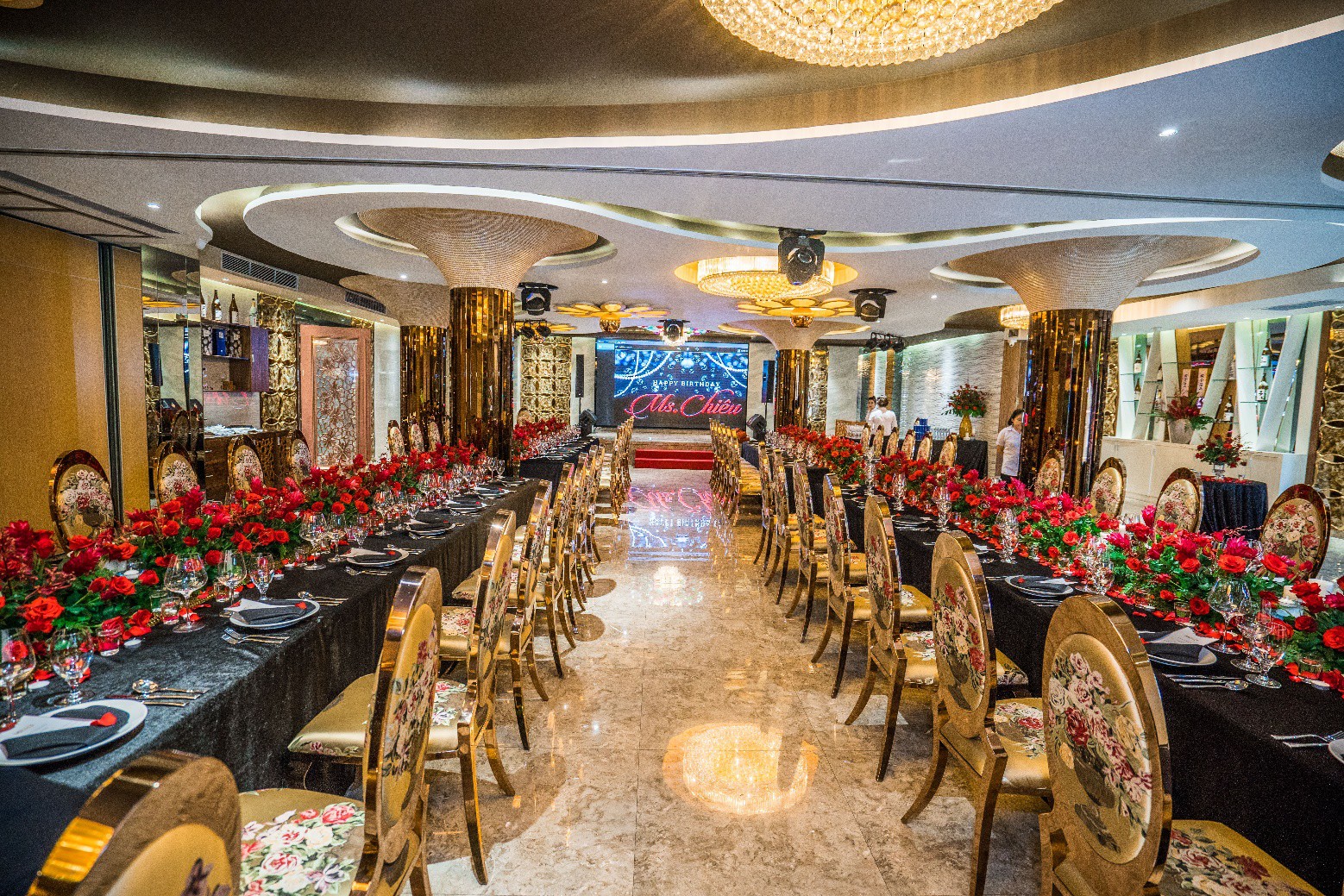 Kh&aacute;m ph&aacute; kh&ocirc;ng gian đặc sắc của nh&agrave; h&agrave;ng B&ecirc; V&agrave;ng - Ảnh 1.