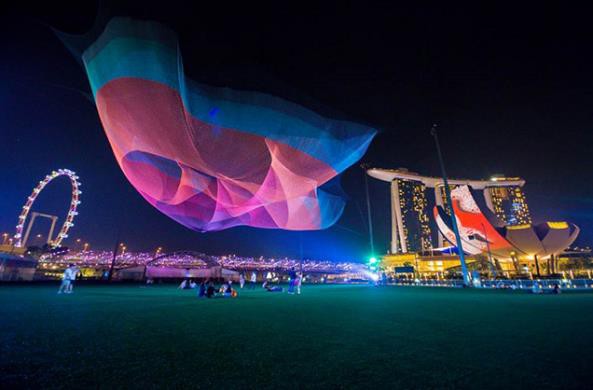 Chơi gì trong những lễ hội ánh sáng rực rỡ ở Singapore - Ảnh 2.