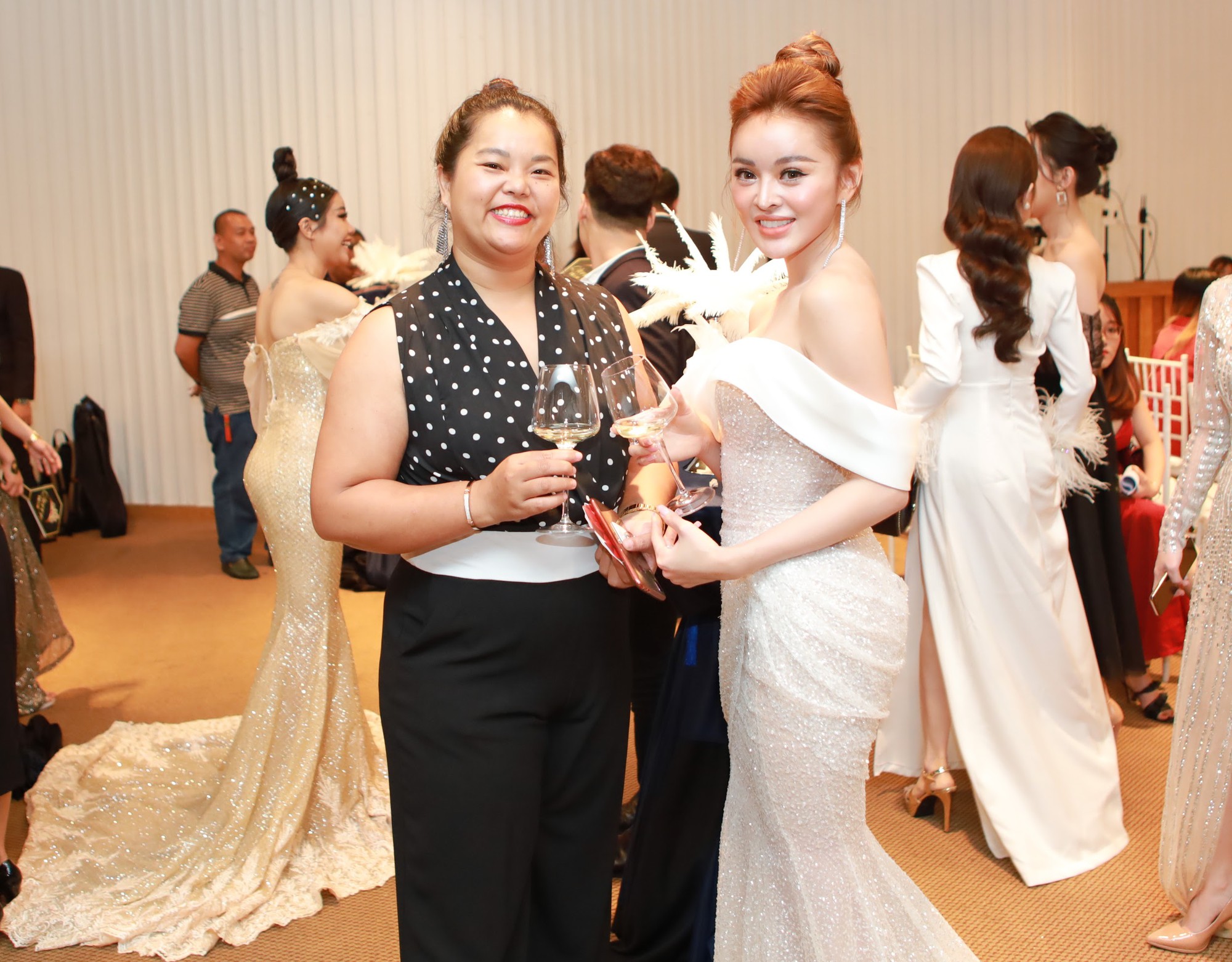 Thương hiệu mỹ phẩm Trang Nemo - phụ nữ việt phải luôn “ toả sáng từng khoảnh khắc - Ảnh 7. Thương hiệu mỹ phẩm Trang Nemo - phụ nữ việt phải luôn “ toả sáng từng khoảnh khắc - Ảnh 7.