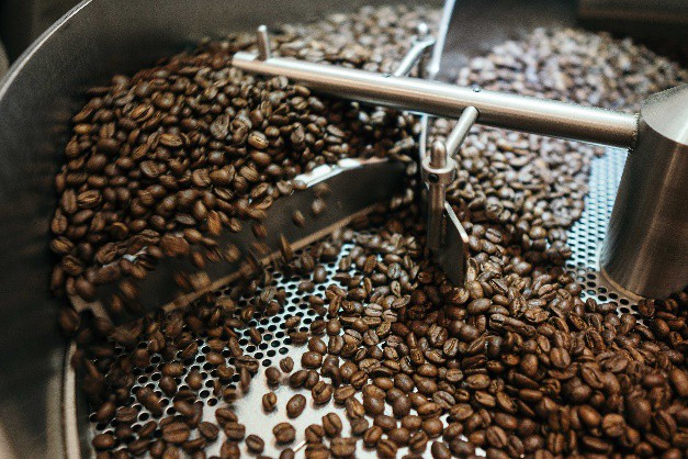 Hành trình luyện “vàng đen”: từ hạt cà phê rang đến ly cà phê hảo hạng - Ảnh 5.