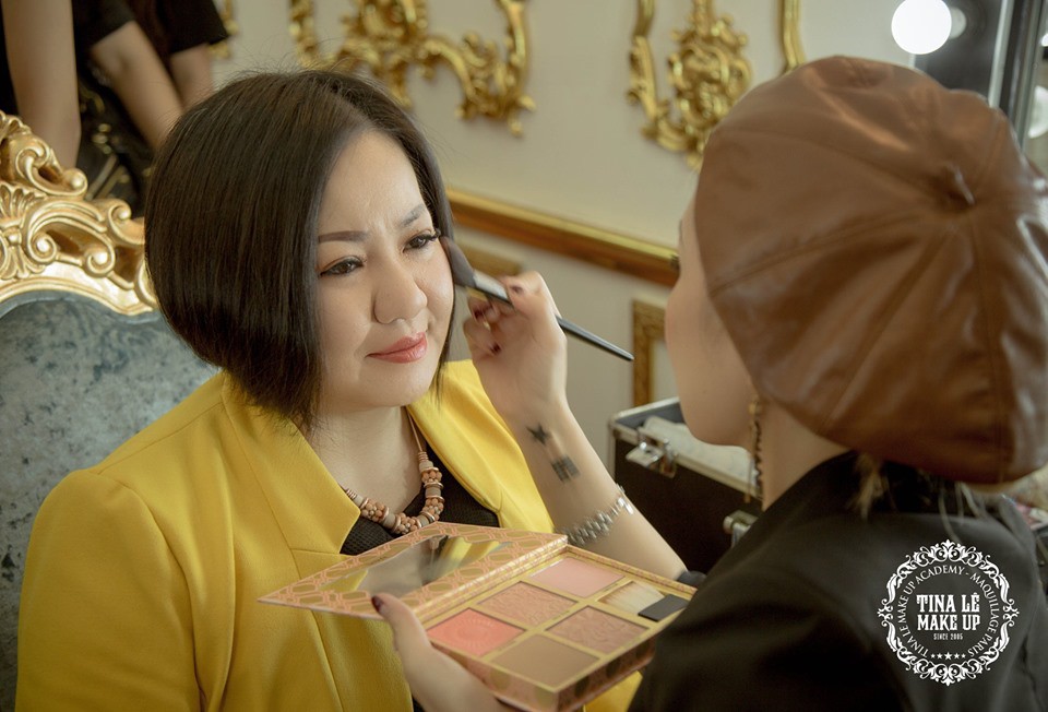 Công tác chuẩn bị của Tina Le make up trước thềm Aquafina Tuần lễ Thời trang Quốc tế Việt Nam - Ảnh 3.