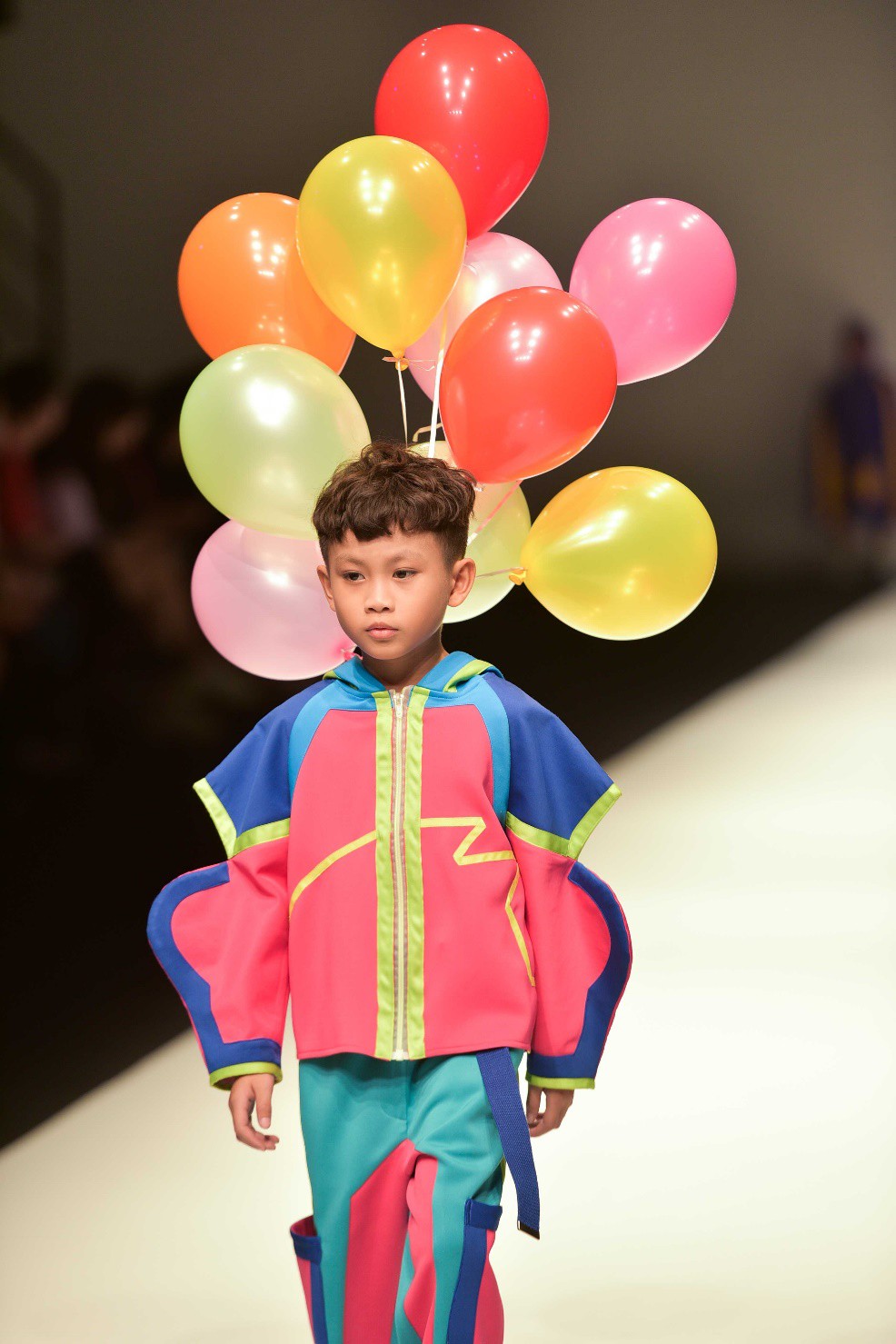 Mẫu nhí điển trai Pun Trần nổi bật tại Shanghai Fashion Week 2019 - Ảnh 4.