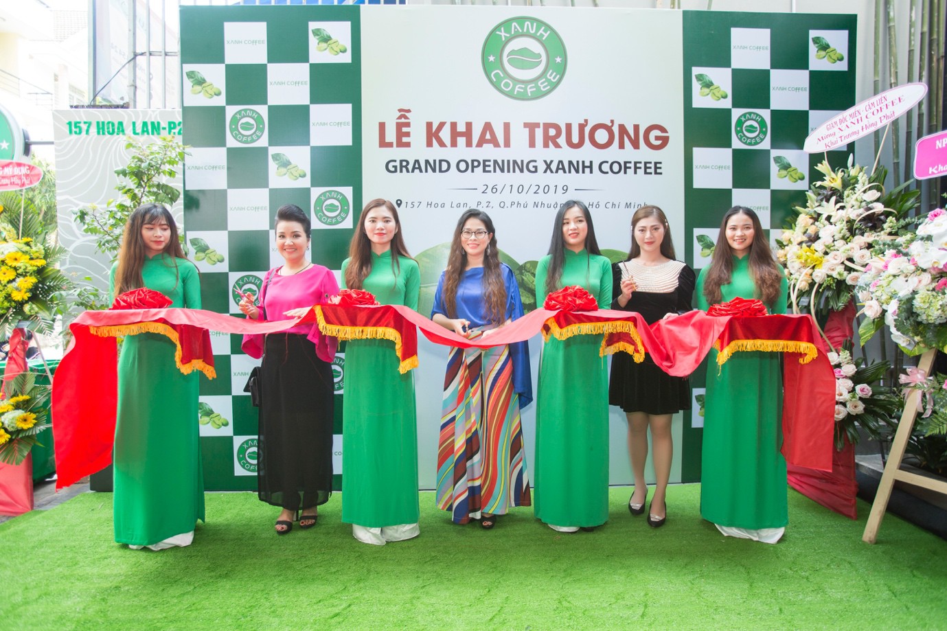 Xanh Coffee khuấy động ở &ldquo;khu phố c&agrave; ph&ecirc;&rdquo; S&agrave;i G&ograve;n &ldquo;h&uacute;t&rdquo; nhiều nghệ sĩ Việt - Ảnh 8.