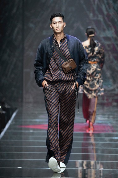 Ivy Moda trình làng BST “Step out” và đồng hành cùng Sơn Tùng M-TP: Cú chuyển mình mạnh mẽ của thương hiệu - Ảnh 4.