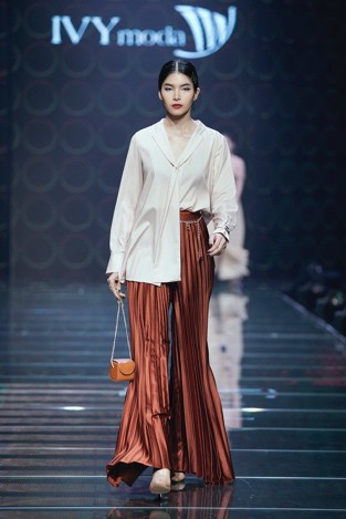 Ivy Moda trình làng BST “Step out” và đồng hành cùng Sơn Tùng M-TP: Cú chuyển mình mạnh mẽ của thương hiệu - Ảnh 7.