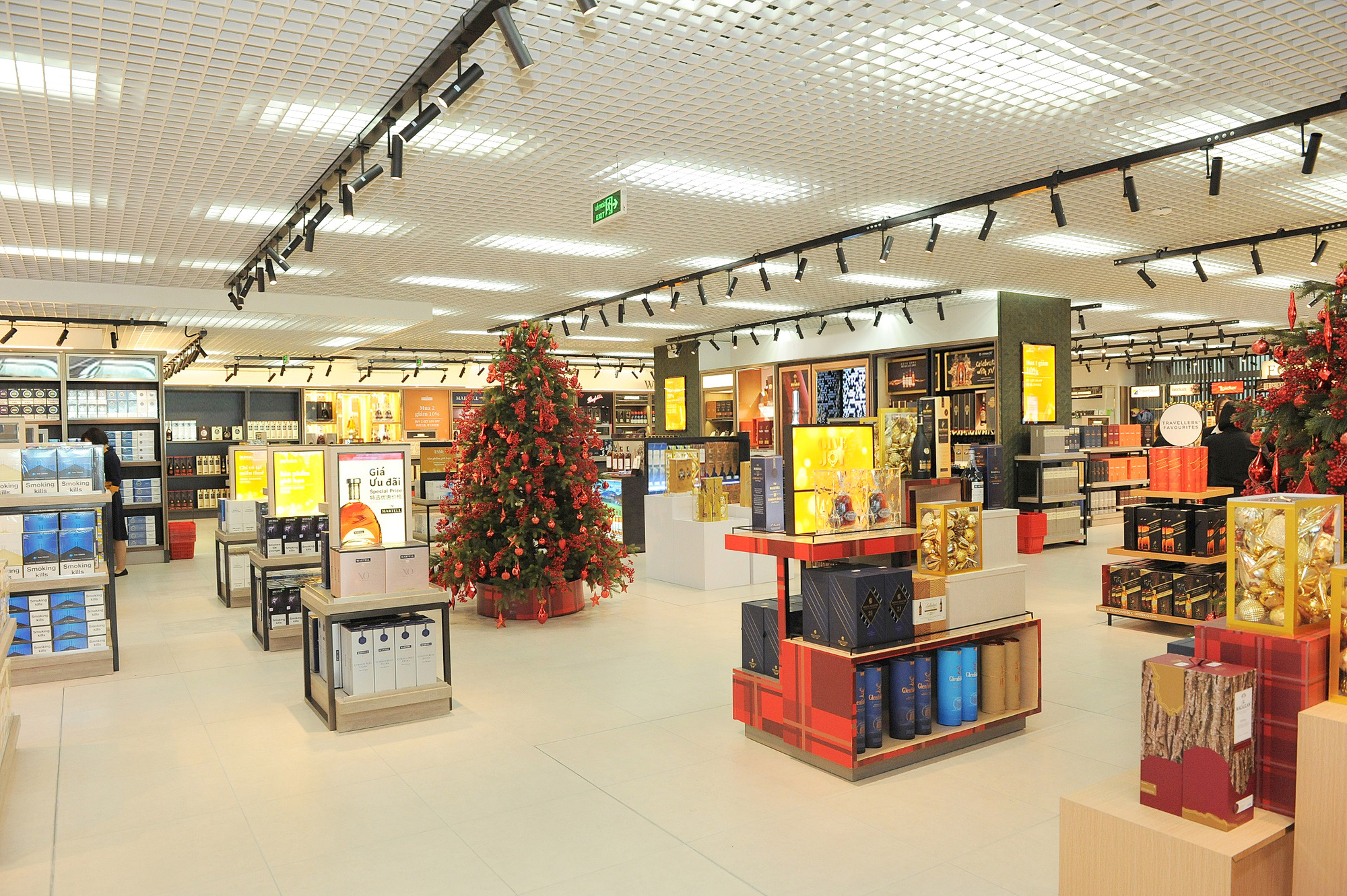 Kh&aacute;m ph&aacute; cửa h&agrave;ng miễn thuế bậc nhất s&acirc;n bay quốc tế T&acirc;n Sơn Nhất - Ảnh 5.