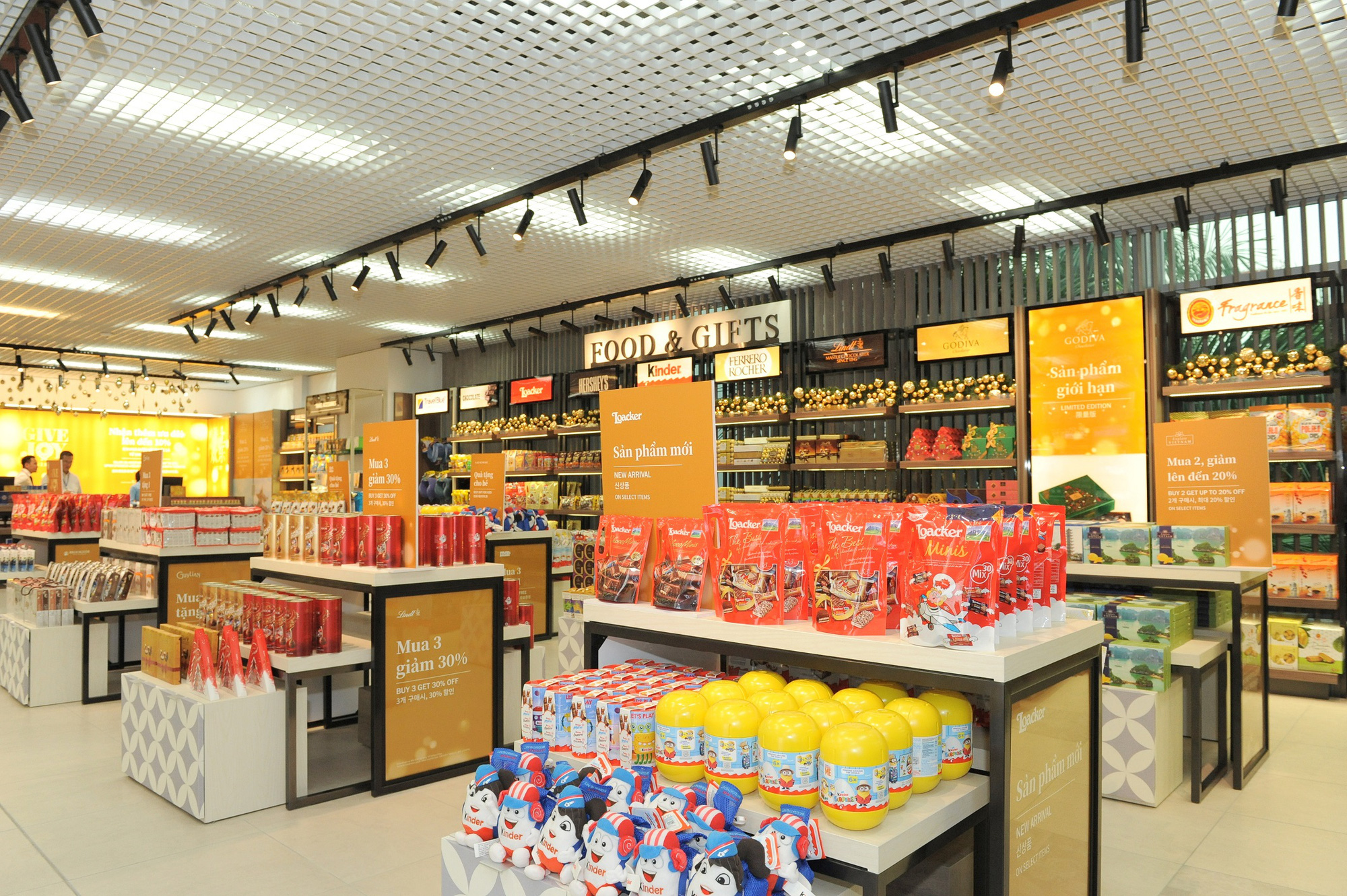 Kh&aacute;m ph&aacute; cửa h&agrave;ng miễn thuế bậc nhất s&acirc;n bay quốc tế T&acirc;n Sơn Nhất - Ảnh 4.