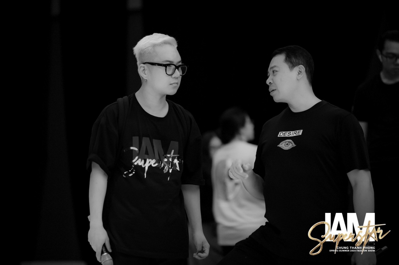 Ngắm nhìn toàn bộ chi tiết khủng từ show thời trang cá nhân thứ 2 của NTK Chung Thanh Phong - Ảnh 3. Ngắm nhìn toàn bộ chi tiết khủng từ show thời trang cá nhân thứ 2 của NTK Chung Thanh Phong - Ảnh 3.