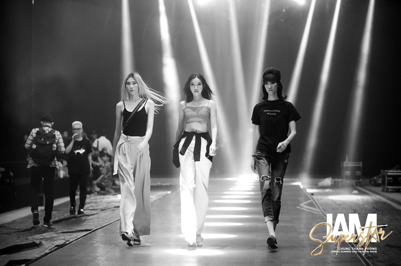 Ngắm nh&igrave;n to&agrave;n bộ chi tiết khủng từ show thời trang c&aacute; nh&acirc;n thứ 2 của NTK Chung Thanh Phong - Ảnh 9.